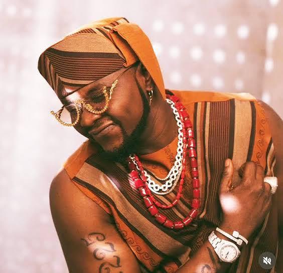 Kizz Daniel Breaks Silence, Denies Claims of Frozen Bank Accounts - Related Nigeria Gossip