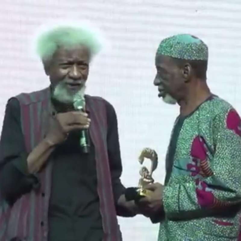 Wole Soyinka Roasts Seyi Tinubu’s 15-Man Military Escort in Viral Takedown